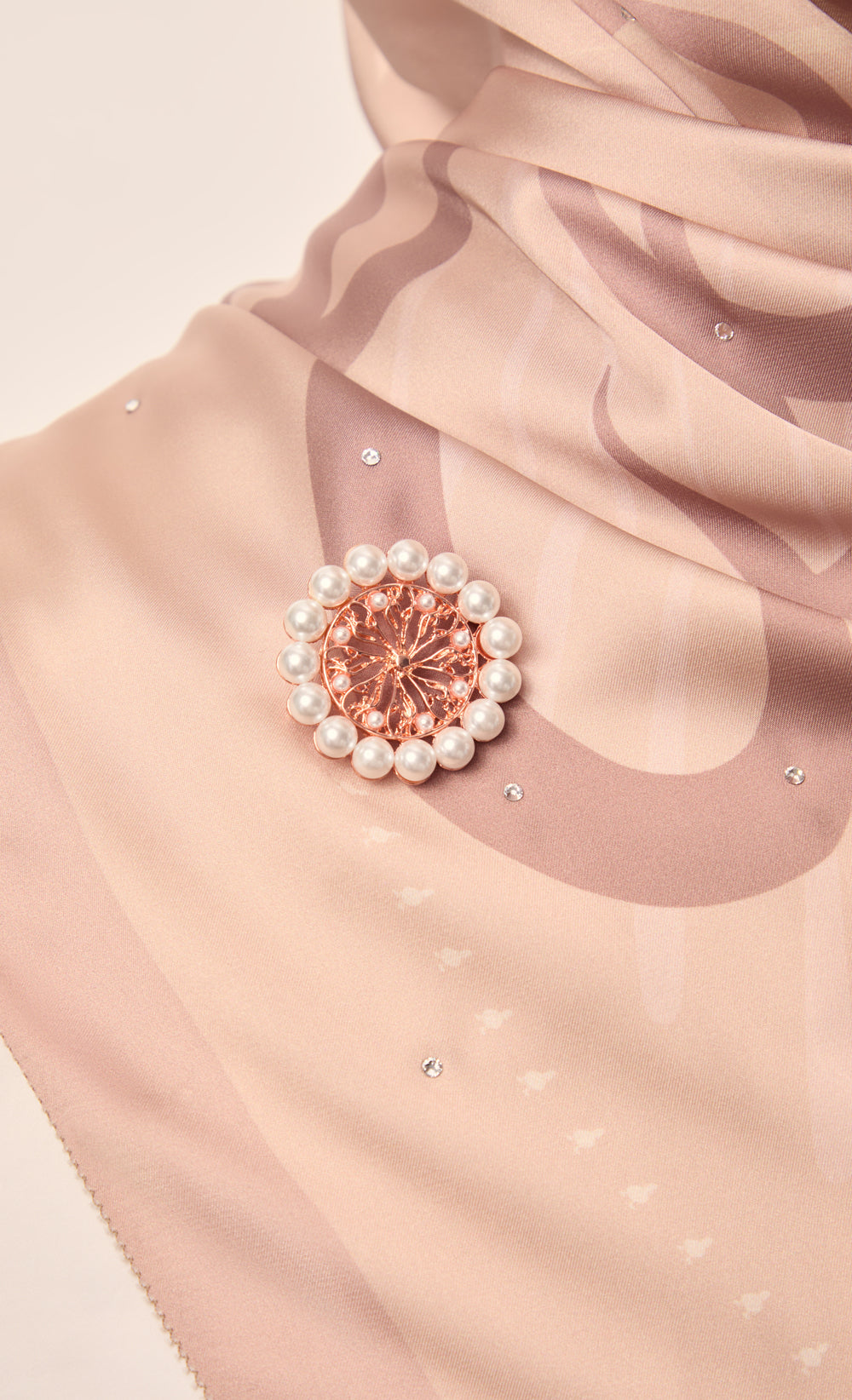 The Nisa dUCk Pearl Brooch in Rose Gold