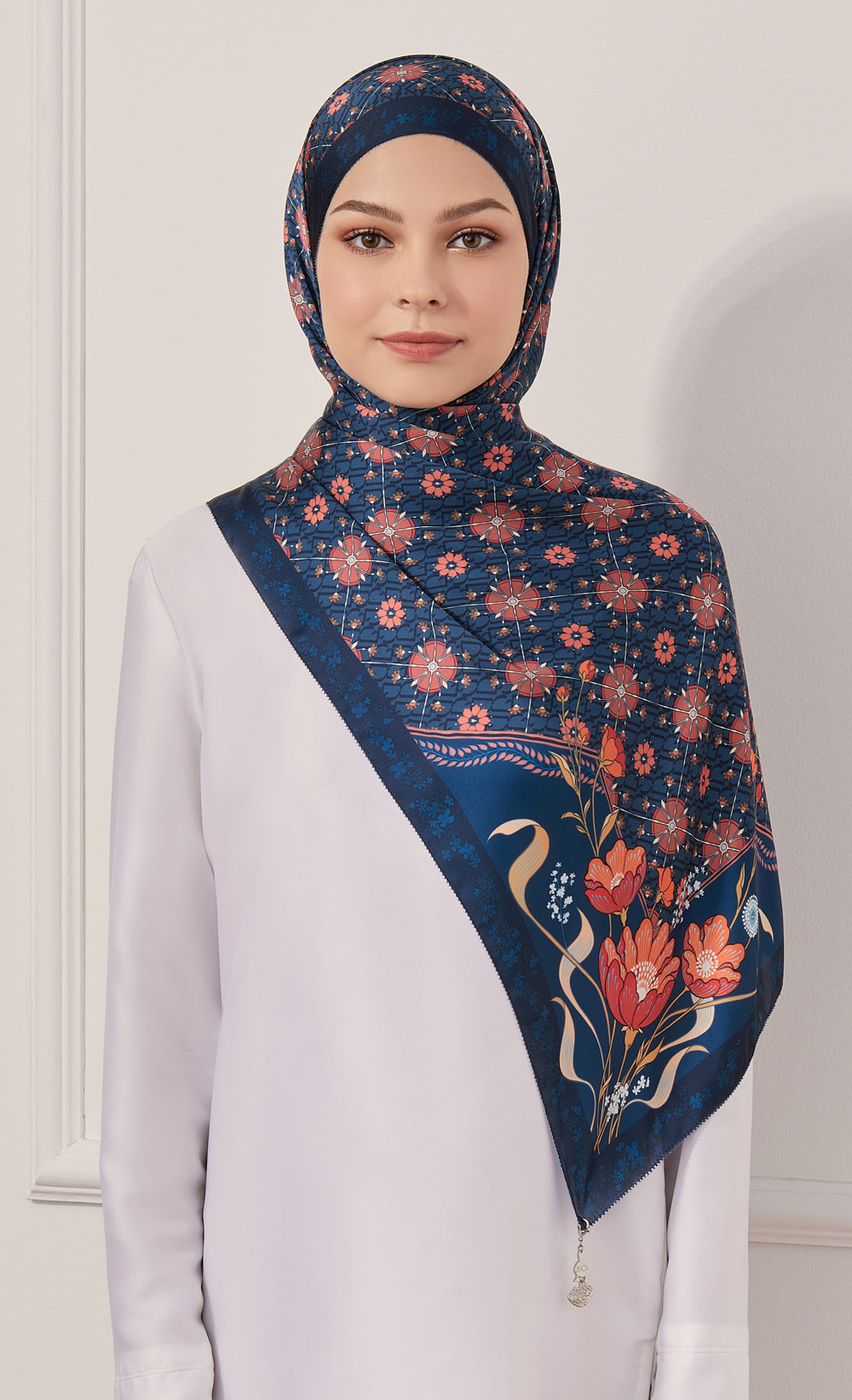 The Blooming Tiles dUCk Shawl in Angku