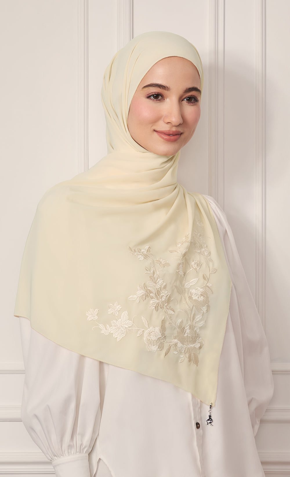 The Peonies Embroidery dUCk Shawl in Beige