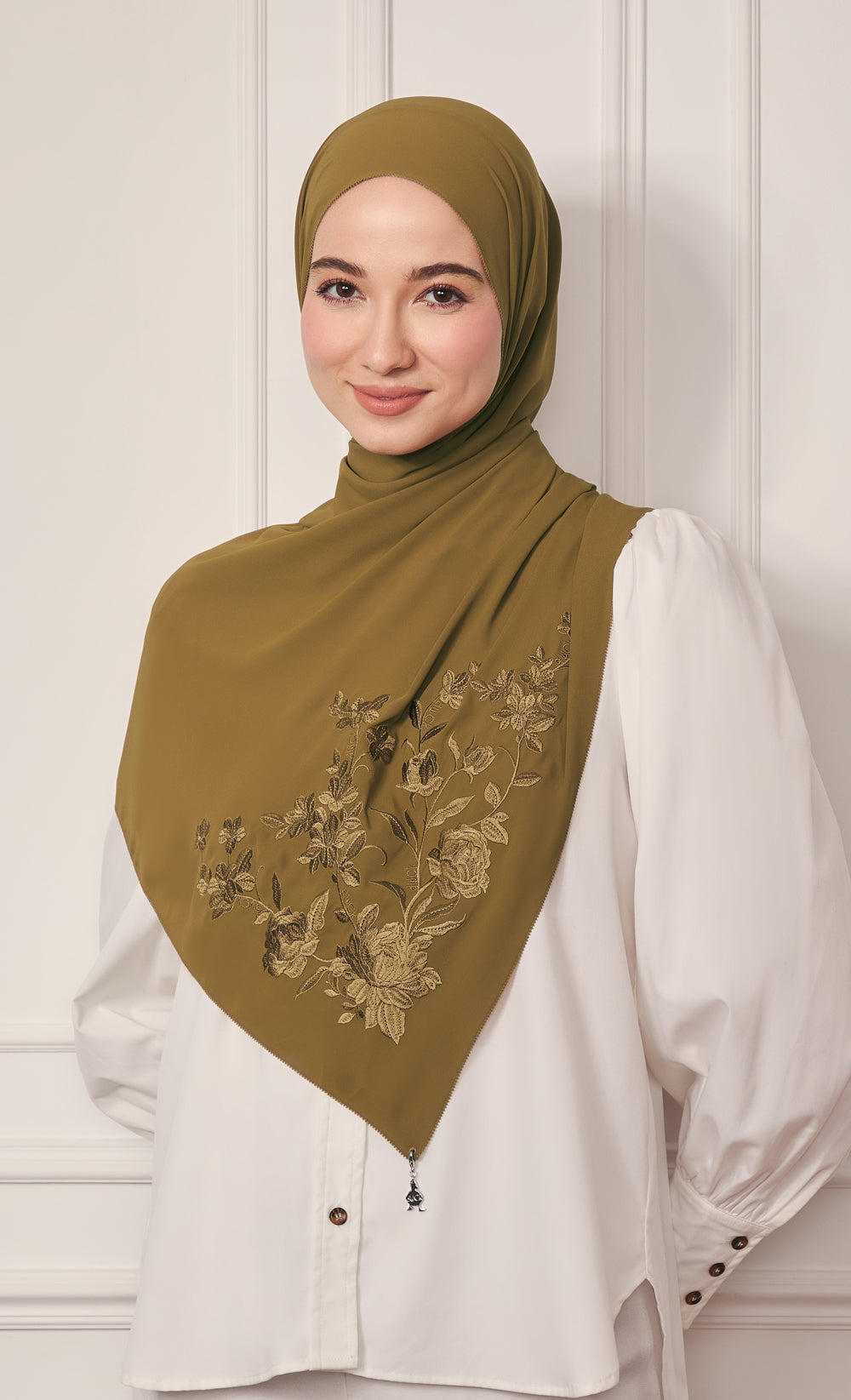 The Peonies Embroidery dUCk Shawl in Caramel