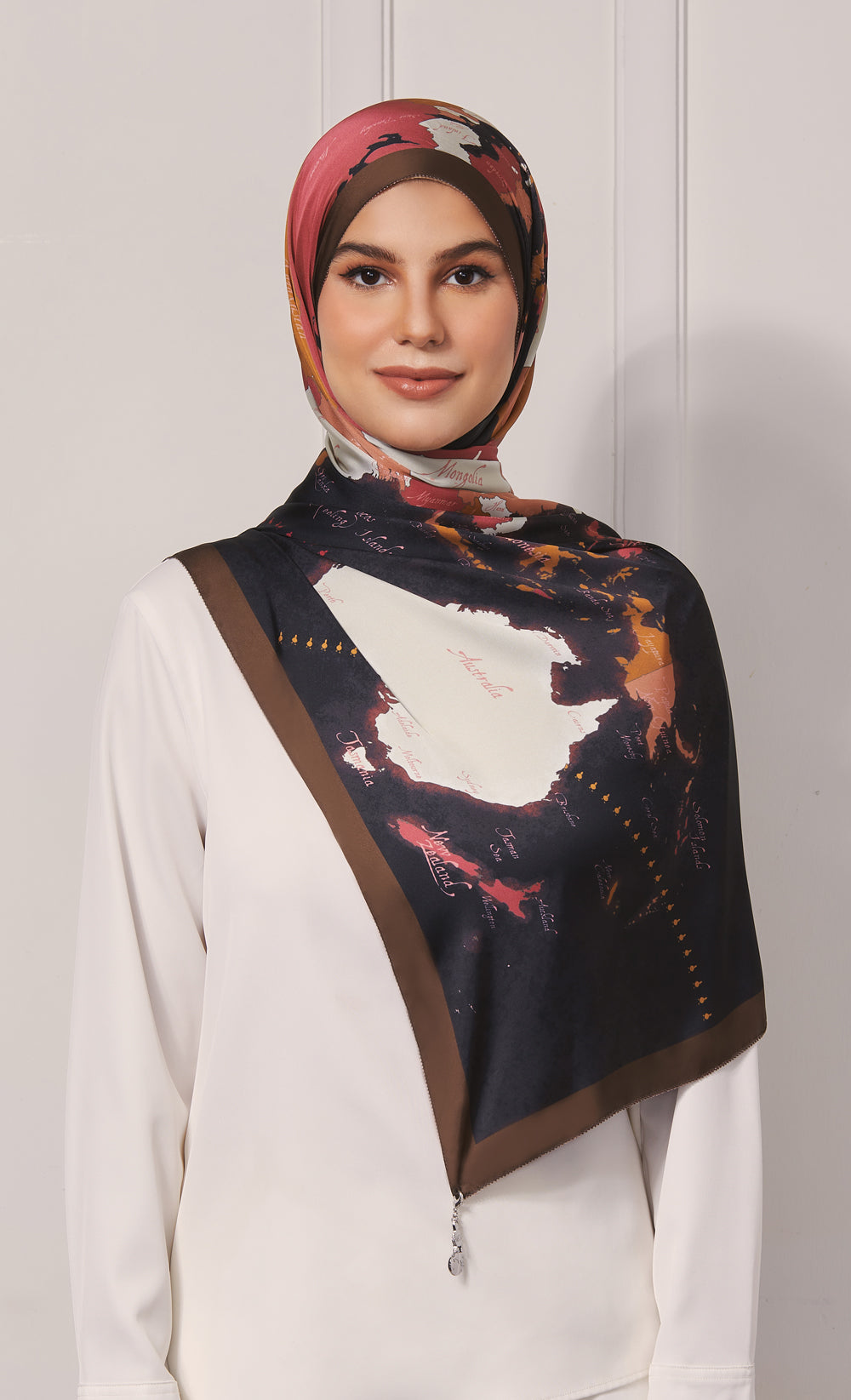 The World Map dUCk Shawl in Rouge