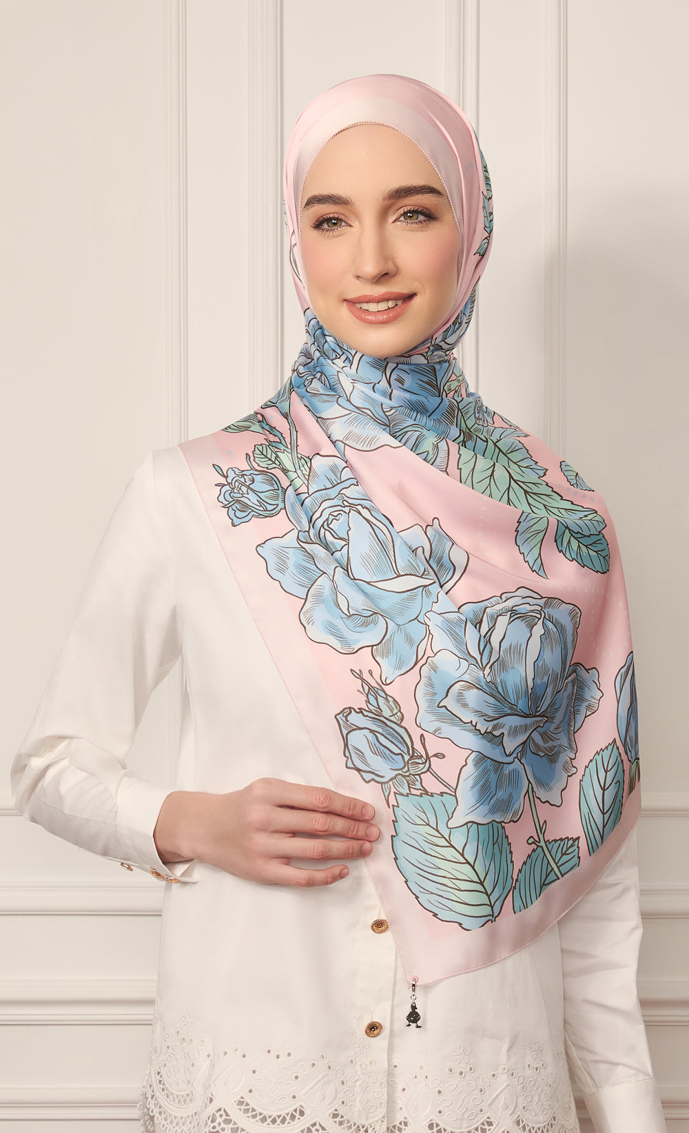 The Blooming dUCk Roses Shawl in Sweetheart