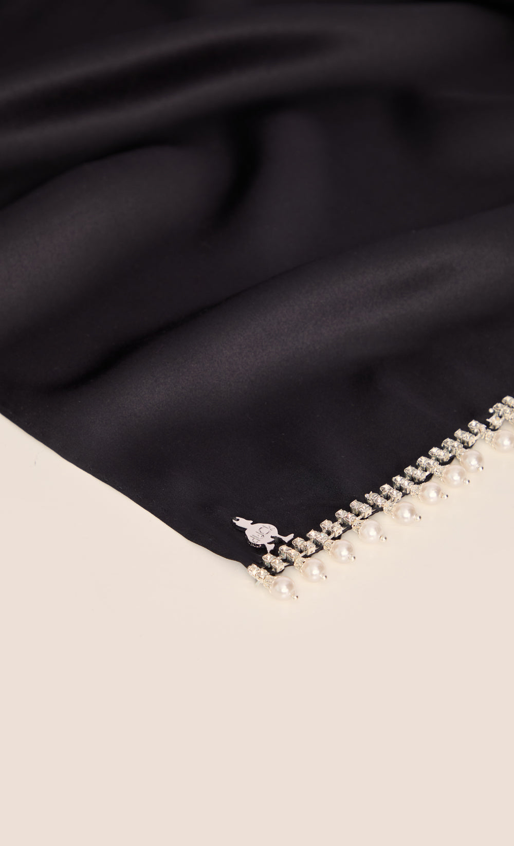 The Nisa dUCk - Luxe Shawl in Pearl Black