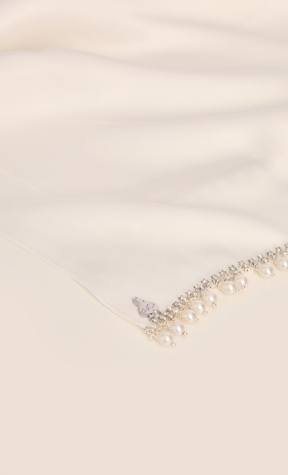 The Nisa dUCk - Luxe Shawl in Pearl White