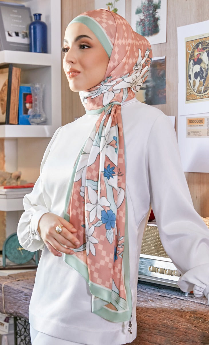 The Blooming dUCk - Tuberose Shawl in Legacy