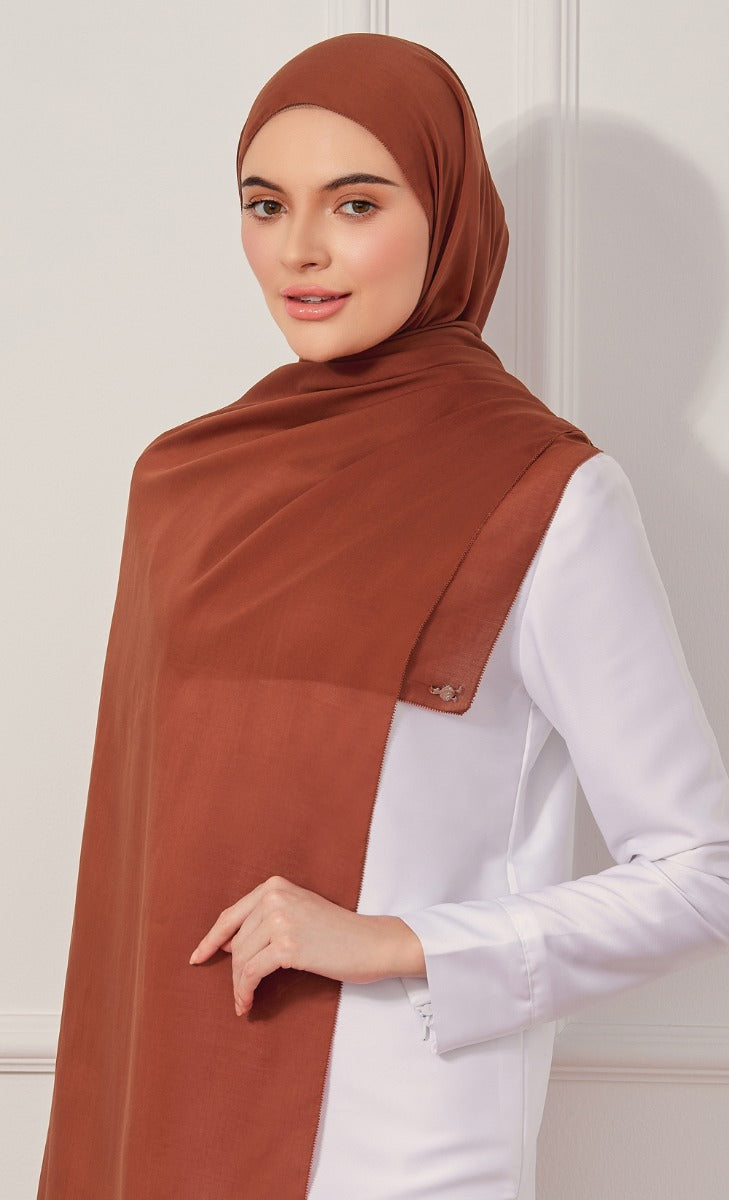 The Tencel dUCk Shawl in Pine Red